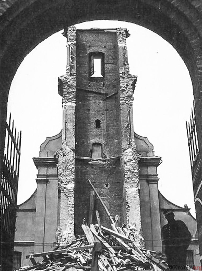 Zawalona wieża kościoła w Krobi w 1968 r.